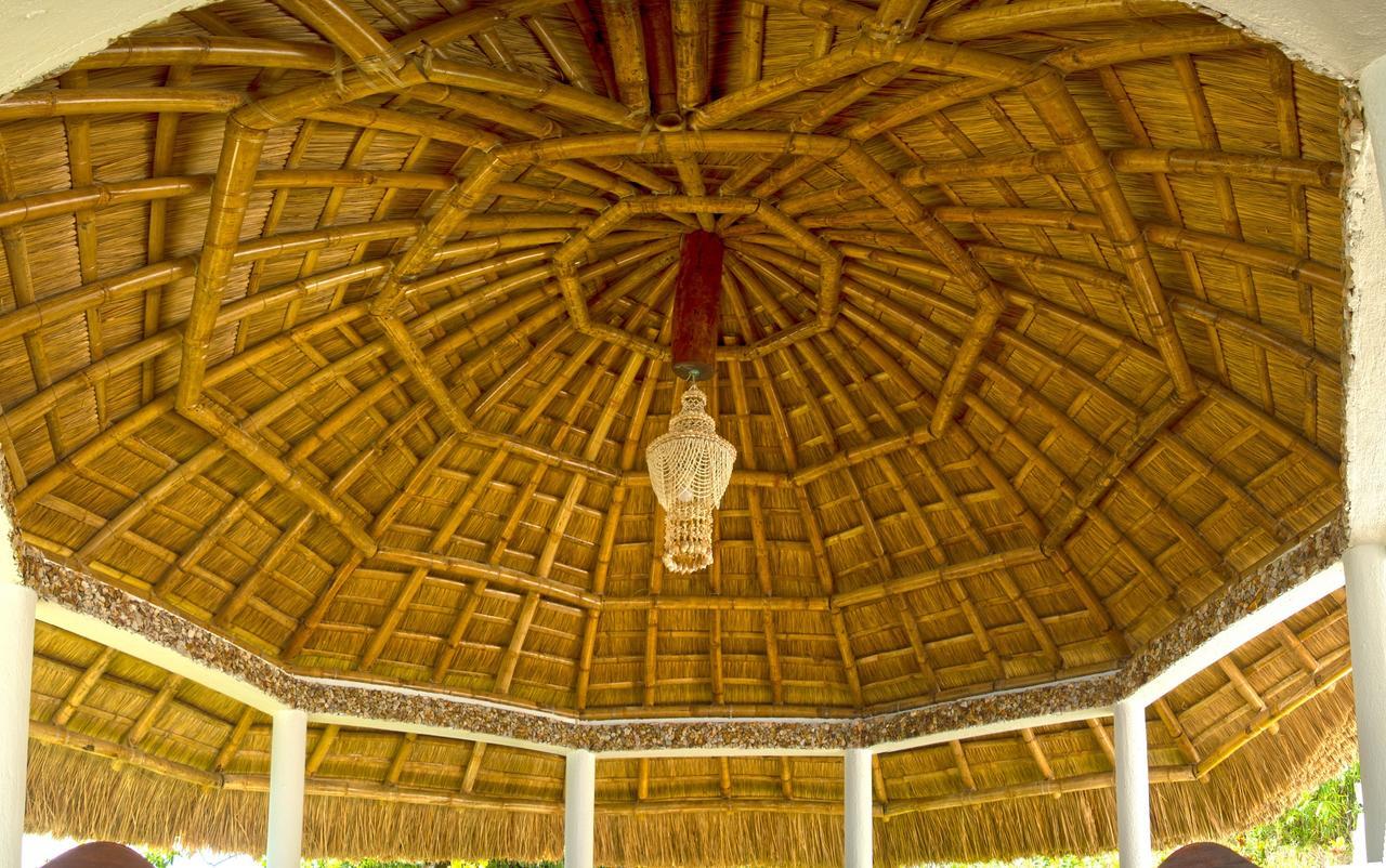 Iris Island Eco Resort Бусуанга Экстерьер фото